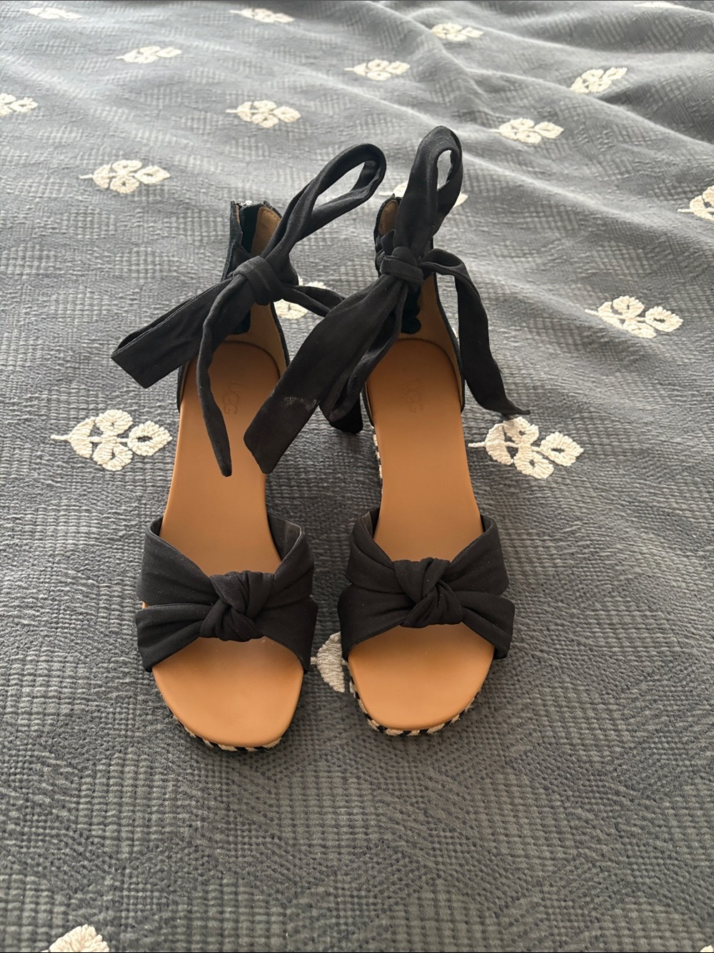 Ugg espadrille black